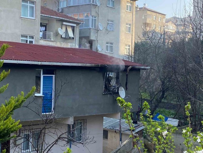 Maltepe’de Madde Bağımlısı Olduğu İddia Edilen Şahıs Evini Yaktı
