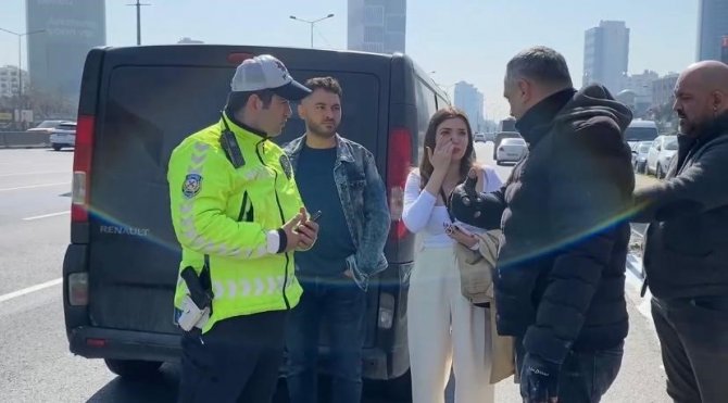 Kadıköy’de Cipi Yanan Kadın Sürücü Gözyaşlarına Boğuldu