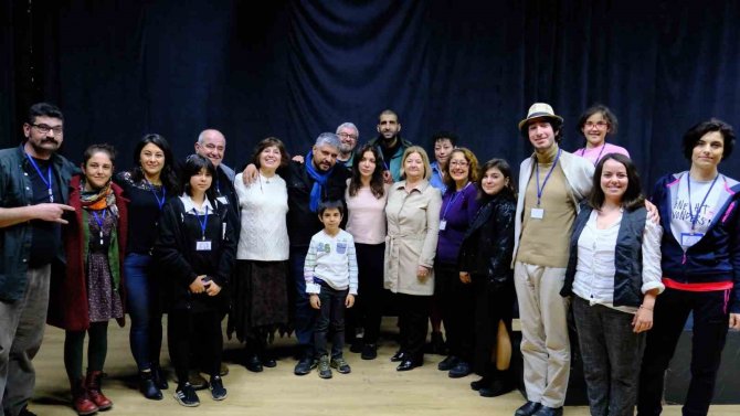 Kadın Oyunları Festivali’nde Oyuncu Algı Eke Büyüledi