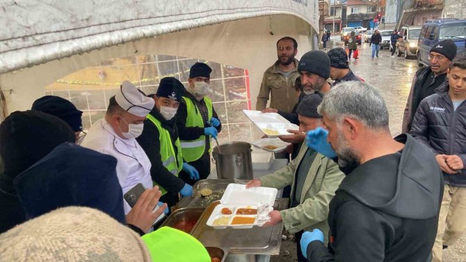Kahramankazan Belediyesinden Deprem Bölgesi Malatya’da İftar Yemeği