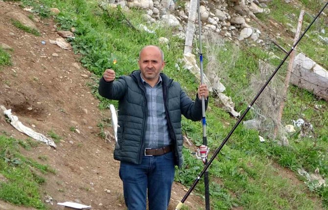 Depremin Psikolojik Etkisinden Balık Tutarak Uzaklaşmaya Çalıştılar