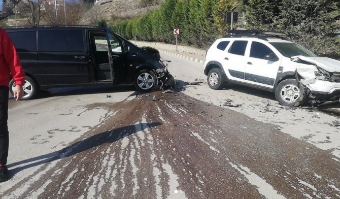 Karabük’te Trafik Kazası: 3 Yaralı