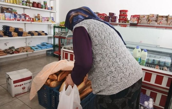 33 Yıllık Esnaf, Hayırseverlerden Alıp İhtiyaç Sahiplerine Dağıtıyor