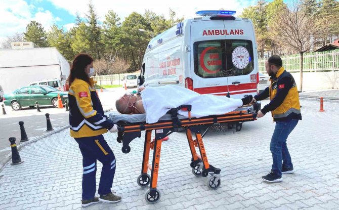 Traktörün Şaftına Elbisesini Kaptıran Kişi Yaralandı