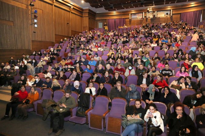 Küçükçekmeceli 50 Yetişkin, Hayatlarında İlk Kez Tiyatro İzledi