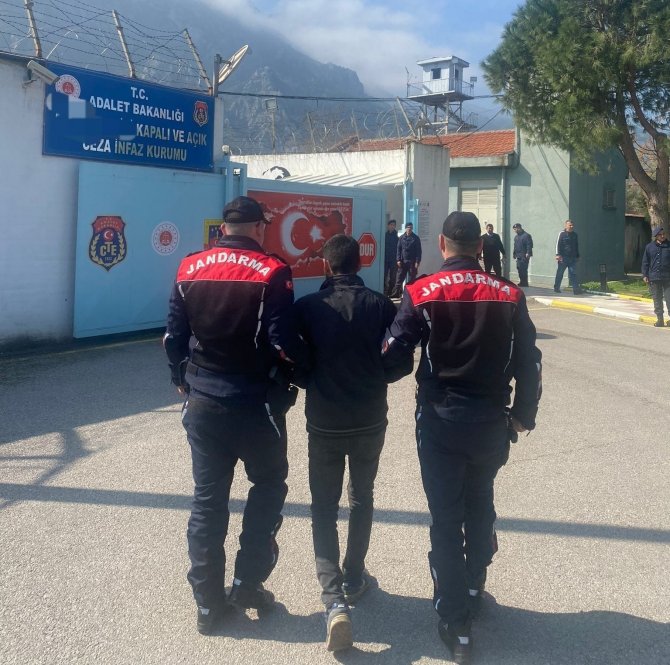 Manisa’da Aranan 8 Kişi Jandarma Dedektiflerinden Kaçamadı