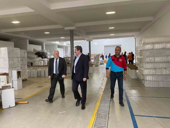 Vali Tavlı Yardım Toplama Merkezinde İncelemelerde Bulundu