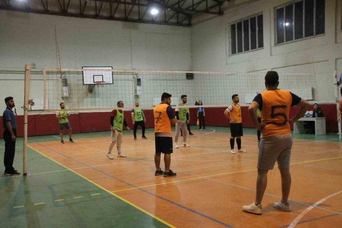 Malazgirt’te Depremzedeler Yararına Voleybol Turnuvası