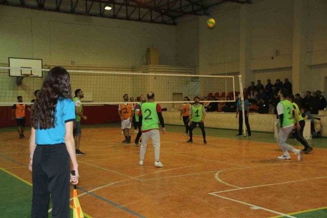 Malazgirt’te Depremzedeler Yararına Voleybol Turnuvası