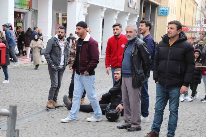 Trafiğe Kapalı Yolda Kaza Yapan Motosikletli Kurye Yaralandı