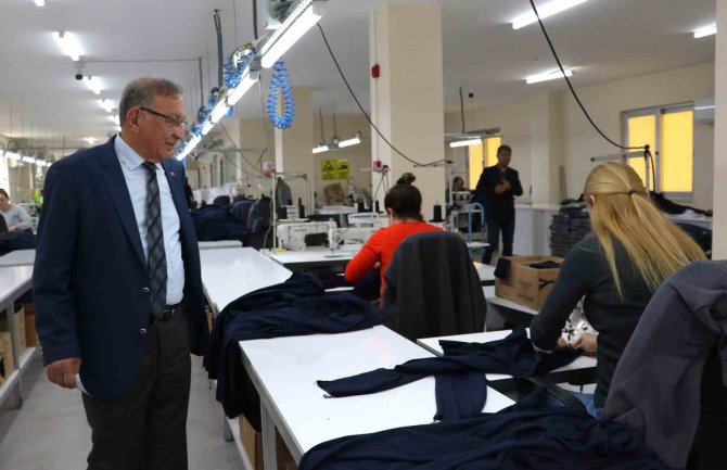 Depremzedeler İçin Örnek Çalışma: İ̇htiyaca Göre Üretip Gönderiyorlar