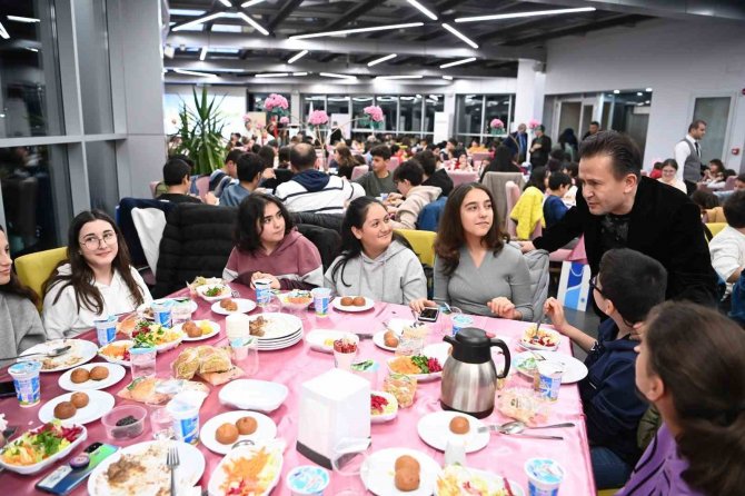 Tuzla’da İlk Kez Oruç Tutan Çocuklar İftarda Buluştu