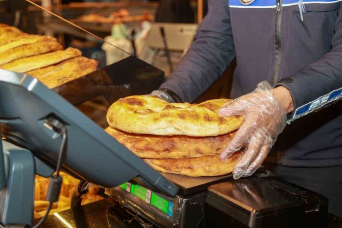 Uşak Zabıtasından Fırınlara Pide Denetimi