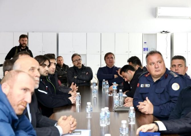 Vali Kızılkaya Elbistan’da Ayağının Tozuyla Çalışmalara Başladı