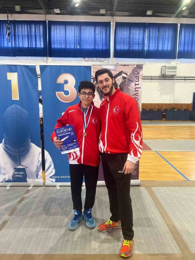Eskrimci Deniz Sayın Yunanistan’da Bronz Madalya Kazandı