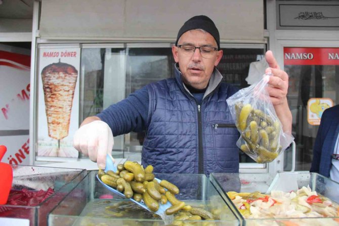 29 Yıllık Tezgahını Son Kez Depremzedeler İçin Açtı