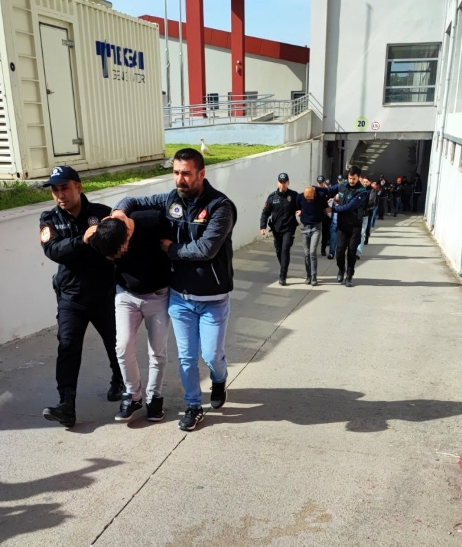 Kökünü Kurutma Operasyonunda 77 ’Torbacı’ Adliyeye Sevk Edildi