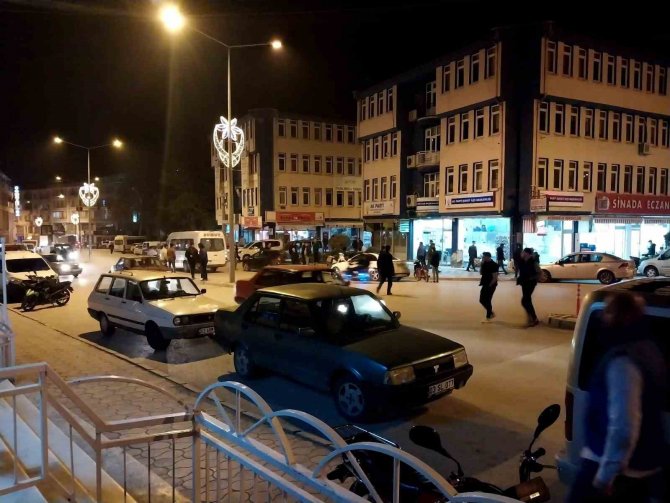 Afyonkarahisar’da İki Grup Arasında Alacak Verecek Kavgası: 1 Yaralı