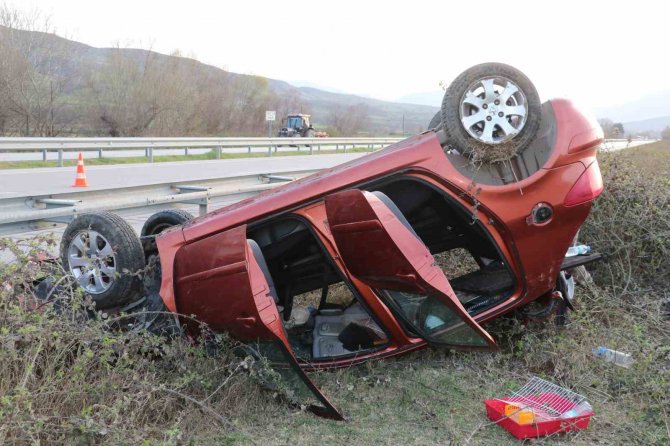 Amasya’da Otomobil Bariyere Çarparak Takla Attı: 4 Yaralı