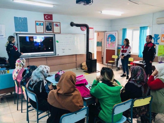 Jandarma Öğrenci Velilerine ‘Uyuşturucu’ Eğitimi Verdi
