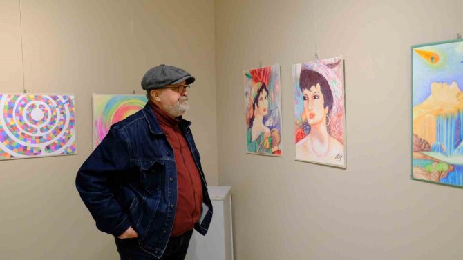 Ayvalık’ta ’Kâğıt Ve Kalemin Düeti’ Sergileniyor