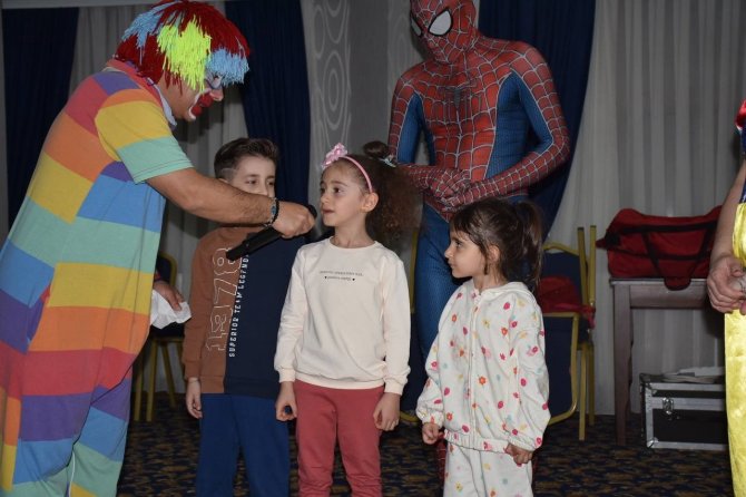 Depremzede Çocuklara Edremit’te Ramazan Morali