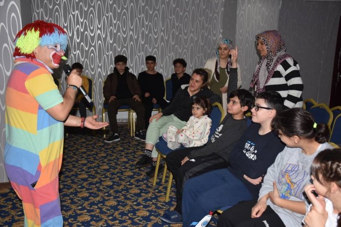 Depremzede Çocuklara Edremit’te Ramazan Morali