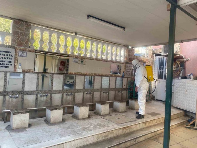Bayraklı’nın Camileri Dezenfekte Ediliyor