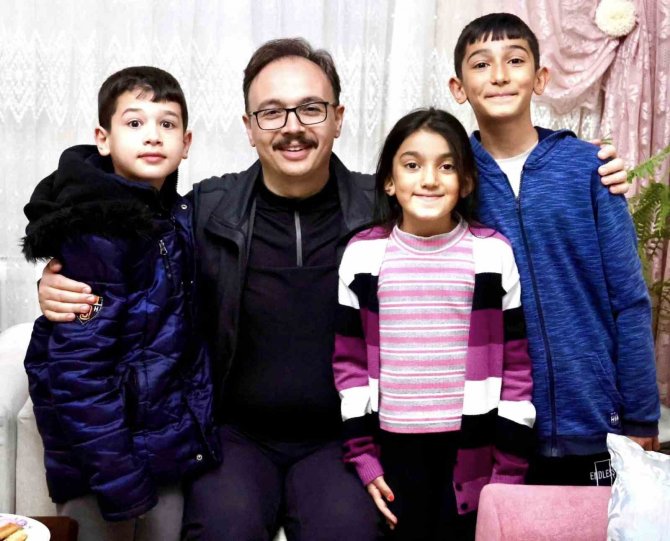 Vali Kızılkaya Konteyner Kentte Vatandaşlarla Buluştu