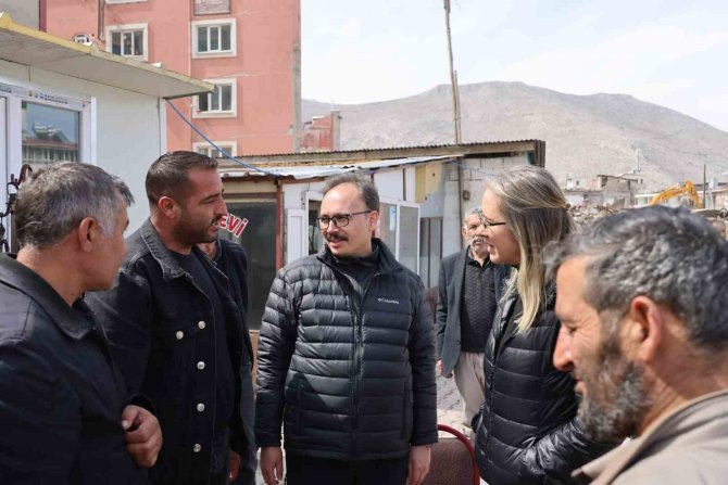 Vali Kızılkaya Konteyner Kentte Vatandaşlarla Buluştu