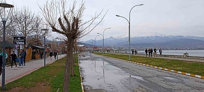 Tatvan Sahilinde Ramazan Yoğunluğu