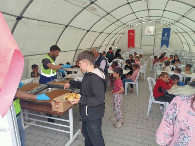 Küçük Depremzedelere Erken İftar