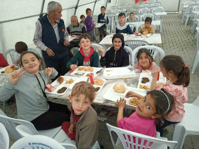 Küçük Depremzedelere Erken İftar