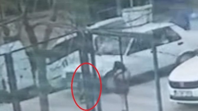 Yola Aniden Fırlayan Çocuk Otomobilin Altında Kaldı