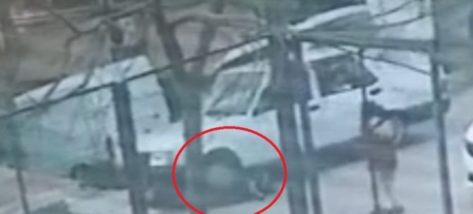 Yola Aniden Fırlayan Çocuk Otomobilin Altında Kaldı