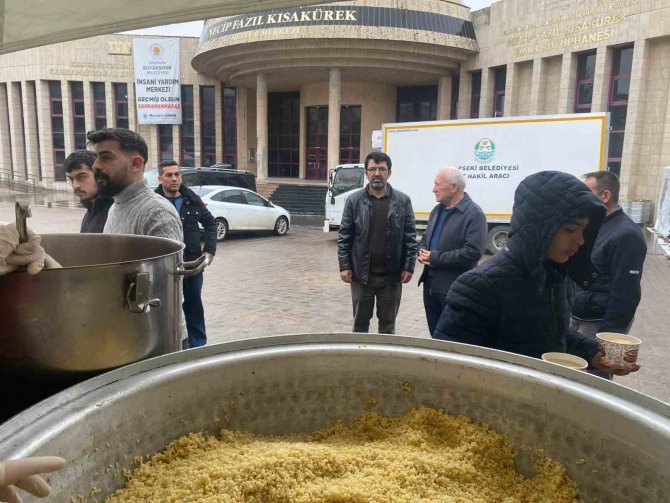Lapseki Belediyesi Deprem Bölgesinde İftarlara Başladı
