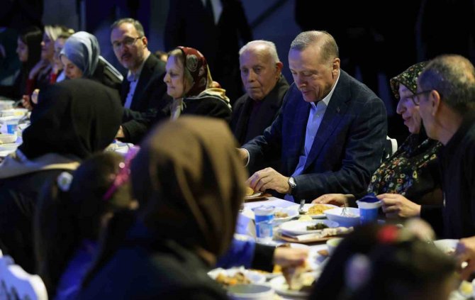 Cumhurbaşkanı Erdoğan: “Amacımız 650 Bin Konut İnşa Ederek Deprem Bölgesini Ayağa Kaldırmak"
