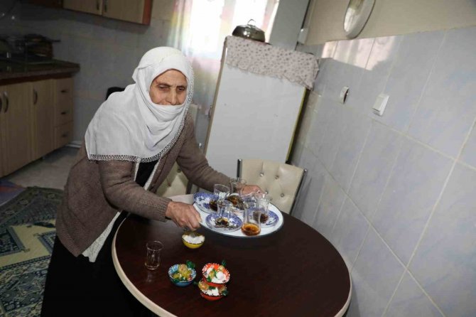 70 Yıldır Kimliksiz Yaşayan Makbule Teyze, Kimlik İstiyor