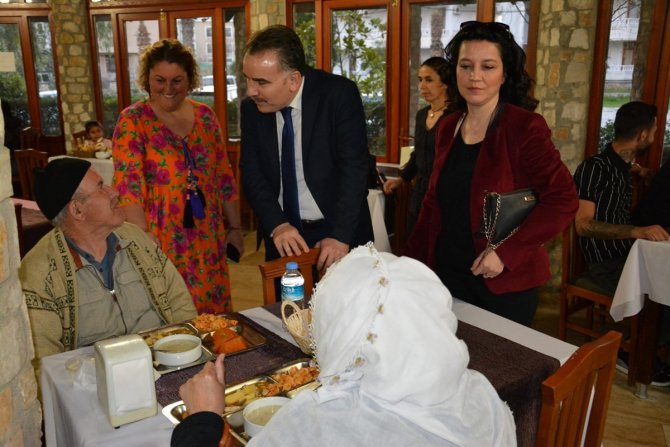 Kaymakam Odabaş, Depremzede Vatandaşlarla İftar Sofrasında Bir Araya Geldi