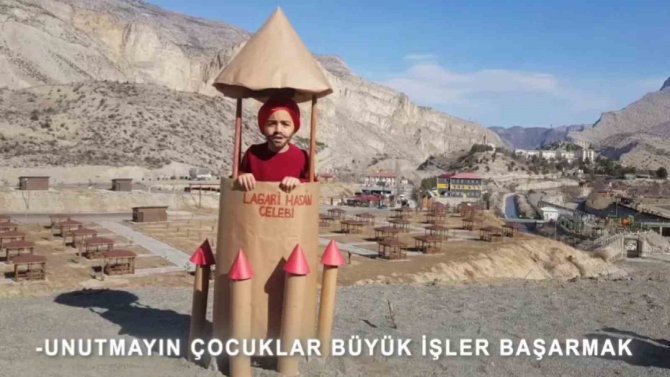 Minik Yusuf, Lagari Hasan Çelebi’yi Canlandırdığı Video İle Büyük Beğeni Aldı
