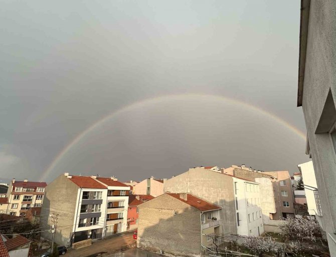 Eskişehir’de Gökkuşağı Görsel Şölen Oluşturdu
