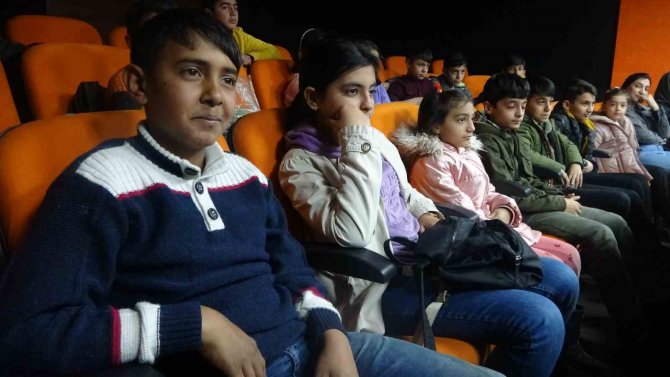 Depremzede Çocuklar İçin Sinema Etkinliği