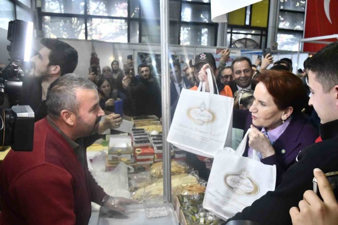 İ̇yi̇ Parti Lideri Akşener Ve Abb Başkanı Yavaş’tan Depremzedeler İçin Düzenlenen Fuara Ziyaret