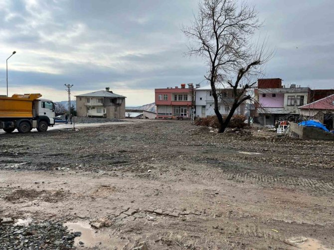 İ̇zmit Belediyesi Afet Toplanma Alanı Oluşturuyor