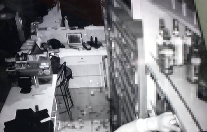 İ̇stanbul’da Tekel Bayii Soygunu Kamerada: Alarm Çalınca Apar Topar Kaçtılar
