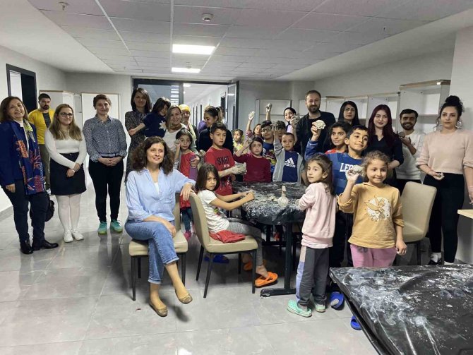 Depremzede Çocuklar Çocuk Üniversitesi İle Hayata Tutunuyor