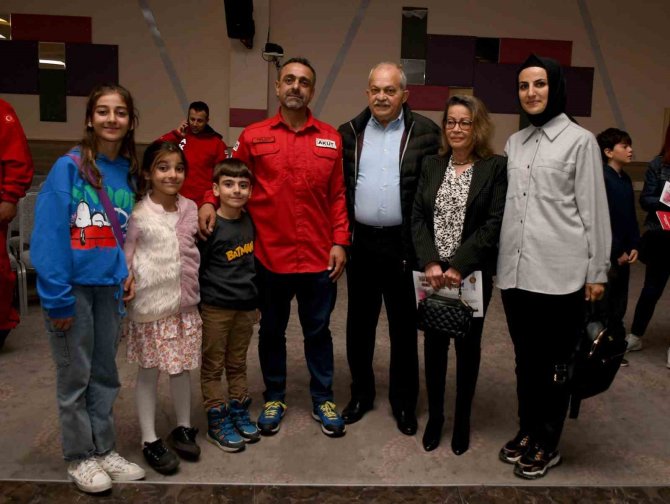 Akut Kuşadası Ekibi Deprem Bölgesinde Yaşadıklarını Anlattı