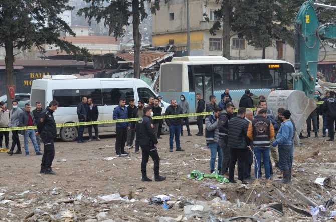 Depremin 49’uncu Gününde Enkazdan Bir Kadın Cesedi Çıkartıldı