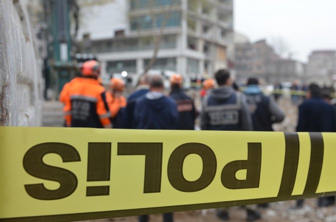 Depremin 49’uncu Gününde Enkazdan Bir Kadın Cesedi Çıkartıldı