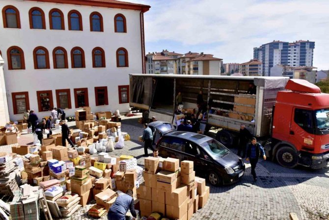 Bilecik’ten Deprem Bölgesine Kuru Gıda Yardımı